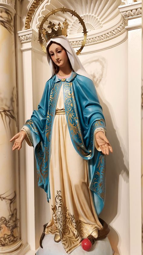 Mother Mary Queen Of Heaven, Our Lady Of Lourdes Statue, Immaculate Conception Of Mary, Queen Of Angels, Lady Images, Chapel Veil Catholic, Susi Rejano, Jesus Art Drawing, Mother Mary Pictures