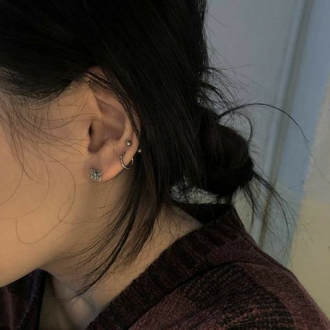 Piercing Combos, Cool Ear Piercings, Pretty Ear Piercings, Cool Piercings, 가을 패션, Piercing Tattoo, Body Mods, Jewelry Inspo, Pretty Jewellery