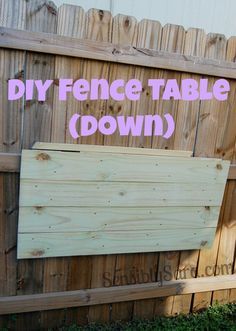 DIY Fence Table - sensiblysara.com Fence Table, Backyard Fence Decor, Decoration Shabby, Diy Fence, Easy Backyard, Small Woodworking Projects, Family Diy, Pallets Garden, Fence Decor