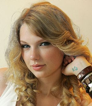 Taylor Swift Eyes, 15 Taylor Swift, Young Taylor Swift, Eyeliner For Hooded Eyes, Deep Set Eyes, Taylor Swift Web, Swift Photo, Taylor Swift 13, Taylor Swift Pictures