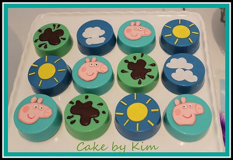 Peppa pig choc covered oreos Choc Covered Oreos, Tortas Peppa Pig, Coated Oreos, George Pig Party, Peppa Pig Party Decorations, Pig Candy, Strawberry Treats, Dinosaur Cupcakes, Chocolate Ideas