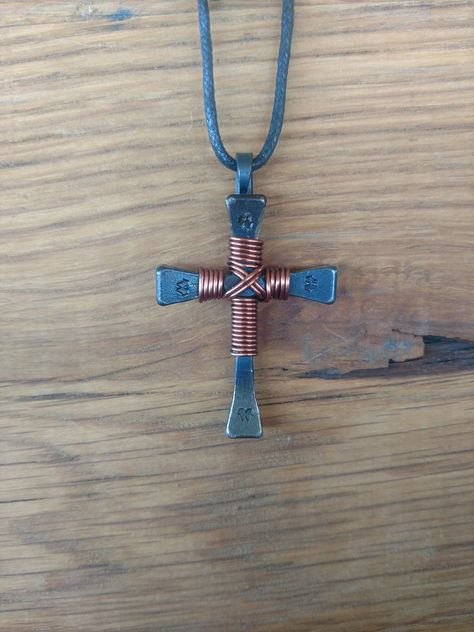 Deer Horn Jewelry, Horseshoe Nail Art, Nail Wedding, Horse Shoe Nails, Nail Cross Necklace, Horseshoe Crafts Projects, Nail Cross, Horseshoe Projects, Nails Necklace