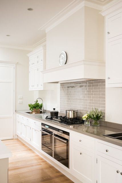 Kitchen With Gray Backsplash, Transitional Kitchen Backsplash, White Backsplash Kitchen, Kitchen Shaker Cabinets, White Kitchen Backsplash Ideas, Flat Front Cabinets, Gray Subway Tile Backsplash, Gray Backsplash, Face Frame Cabinets