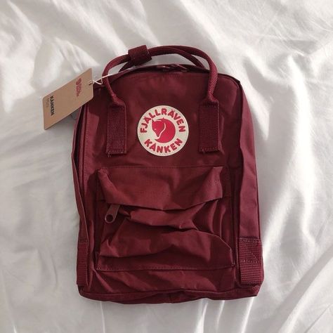 Minimalism List, Kanken Bag, Mochila Fjallraven Kanken, Fjallraven Kanken Mini, Pretty Backpacks, Fjällräven Kånken, Kanken Mini, Stylish School Bags, School Bag Essentials