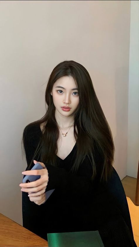 Medium Long Haircuts, Mode Ulzzang, China Girl, Long Hair Cuts, I Love Girls, Ulzzang Girl, Aesthetic Girl, My Website, Korean Girl