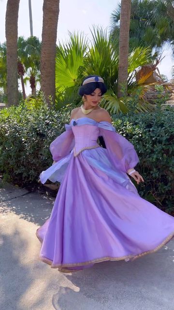 Jasmine Purple Outfit, Disney Princess Jasmine Dress, Jasmine Dress Inspired Outfits, Disney Jasmine Costume, Tay Art, Disneyland Fits, Baskin Robins, Jasmine Cosplay, Princess Jasmine Cosplay