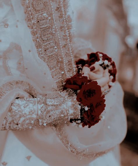 Hand Dpz, Pakistan Bride, Home Screen Wallpaper Hd, Muslim Wedding Photography, Pakistan Wedding, Desi Aesthetics, Wedding Card Frames, Happy Birthday Love Quotes, Bridal Necklace Designs