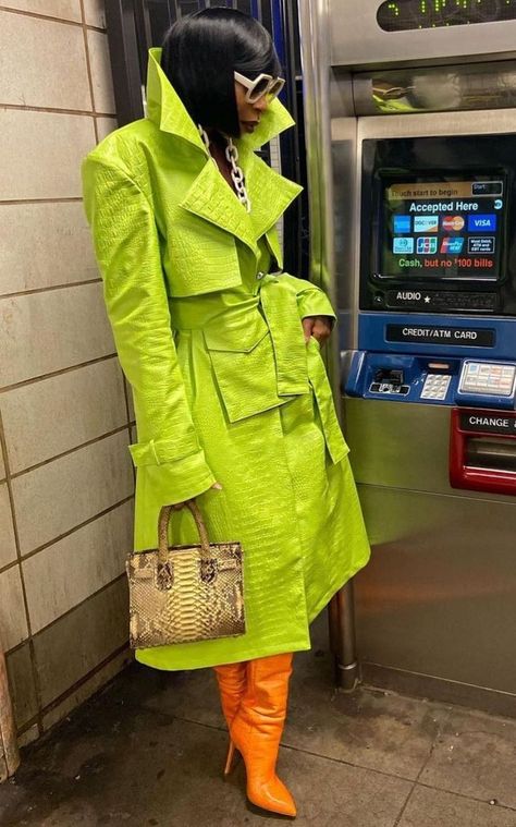 Lime Green Coat Outfit, Trendy Green Acrylic Outerwear, Green Leather Trench Coat, Oversized Green Acrylic Outerwear, Neon Fur Coat, Thrift Fashion, Cool Street Fashion, Street Chic, Colorful Fashion