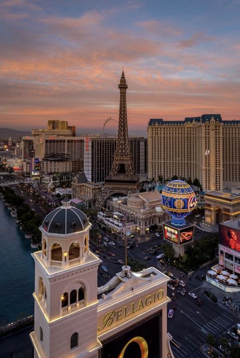 Las Vegas Sunset, Aesthetic Las Vegas, Scenery Night, Vegas Sunset, Sky Scenery, Las Vegas Vacation, Las Vegas City, Vegas Vacation, 80s Vibes