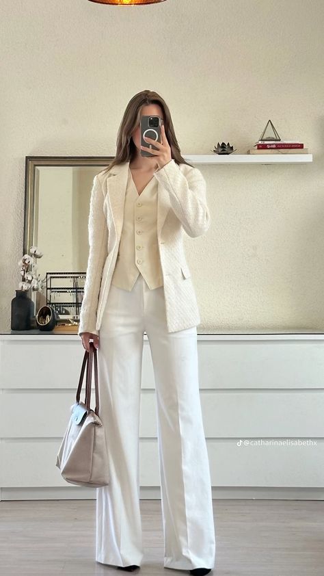 Business Formal Outfits For Women Classy, European Fall Outfits, Fall Travel Wardrobe, Travel Outfits For Women, Interview Outfits, Elegant Outfit Classy, Business Casual Outfits For Work, Travel Outfits, Casual Day Outfits