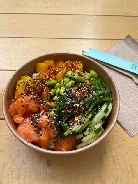 Aesthetic Food Bowl, Sushi Bowl Aesthetic, Salmon Bowl Aesthetic, Healthy Poke Bowl Recipe, Sushi Poke Bowl, Poke Aesthetic, Poke Bowl Aesthetic, Poke Bowl Ideas, Poke Sushi Bowl