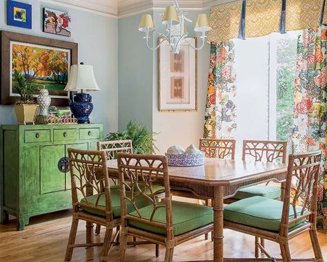 Old Florida Decor, Beach Interior Design, Colorful Coastal, Florida Interior Design, Vintage Dining Set, Cottage Journal, Florida Decor, Palm Beach Style, Beach Interior