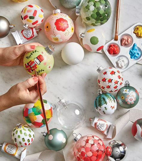 How To Make Painted Ornaments Diy Painted Christmas Ornaments, Ornament Painting Ideas, Etsy Ornaments, Ornament Painting, Easy Diy Paint, Diy Christmas Ornaments Easy, Diy Christmas Tree Ornaments, Christmas Tree Painting, Painted Christmas Ornaments