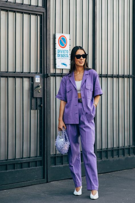 All Purple Outfit, Mode Purple, Purple Outfit, Milan Fashion Week Street Style, Purple Fits, Street Style Edgy, Purple Outfits, Wearing Sunglasses, Popsugar Fashion