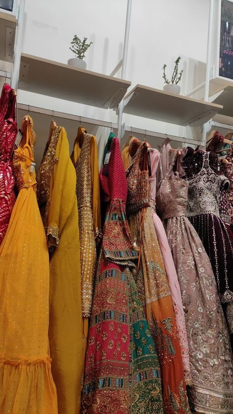 Wedding Prep Aesthetic, Indian Shopping Aesthetic, Wedding Shopping Snap, Shaadi Aesthetic Snaps, Fake Indian Wedding Snaps, Wedding Shopping Snapchat Story, Indian Wedding Snapchat Story, Fake Shopping Snaps, Indian Wedding Snap