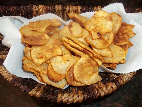 Turnip Chips, Turnip Fries, Turnip Recipes, Vegetable Chips, Low Carb Baking, Chips Recipe, Dehydrator Recipes, Low Carb Snacks, Low Fat Recipes