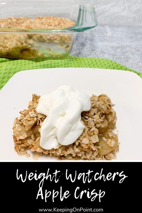 Weight Watchers Apple Crisp - only 1 point for purple, 2 points for blue and green! Strawberry Crisp Recipe, Best Apple Desserts, Keeping On Point, Weight Watchers Recipes Desserts, Crisp Apple, Apple Chips, Ww Desserts, Easy To Make Desserts, Apple Crisp Recipes