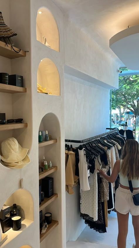 Modern Clothing Boutique Interior, Boho Retail Store Interior Design, Earthy Retail Design, Minimal Store Interior, Boutique Mood Board, Modern Clothing Store Design, Clothing Stores Interior, Retail Wall Display Ideas, Store Design Boutique Inspiration