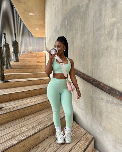 Felt cute, but it’s a daily thing x 💚🍏 @cottonon_africa @essie Purple Leggings Outfit, Chilled Outfits, Gym Outfit Women, Cute Chill Outfits, Work Out Clothes, Aesthetic Sports, Gymwear Outfits, Leggings Outfit Casual, Gym Aesthetic