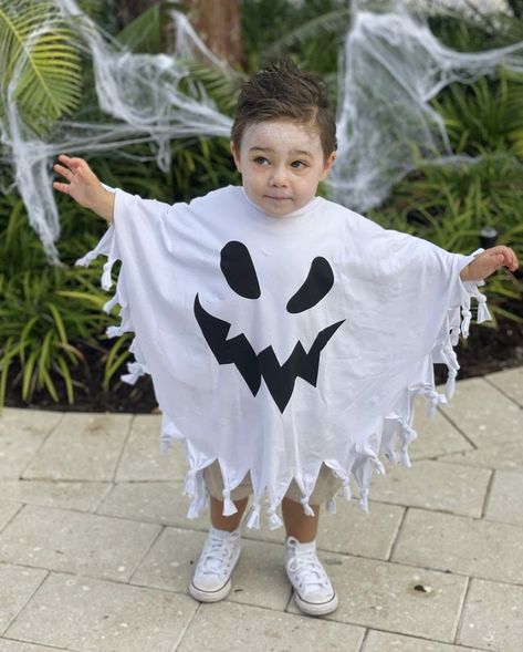 Halloween is right around the corner and its the best time to decide on some of the best DIY Kids Halloween Costume ideas. Halloween is the right time to get Holloween Costumes For Kids, Kids Grinch Costume, Easy Ghost Costume, Ghost Costume Kids, Easy Kids Costumes, Diy Baby Halloween Costumes, Kids Halloween Costume Ideas, Halloween Diy Kids, Fun Halloween Outfits