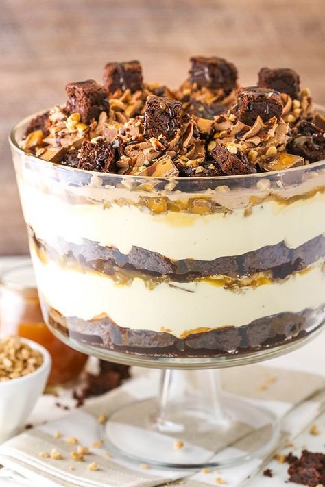 Caramel Cheesecake Brownie Trifle | Easy Chocolate Dessert Idea Brownie Triffle, Easy Caramel Cheesecake, Chocolate Caramel Cheesecake, Trifle Recipes Easy, Trifle Bowl Recipes, Life Love And Sugar, Chewy Chocolate Brownies, Cheesecake Caramel, Trifle Dessert Recipes