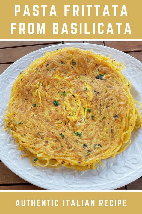 If you are ever wondering what to do with leftover cooked spaghetti, vermicelli or linguine, you might want to try an Italian pasta frittata. This version from Basilicata is super easy to make and perfect as a light lunch or dinner! Pasta Omelette, Spaghetti Frittata, Pasta Frittata, Traditional Italian Pasta, Leftover Spaghetti, High Potassium Foods, Potassium Foods, Healthy Appetizers Easy, Favorite Pasta Recipes