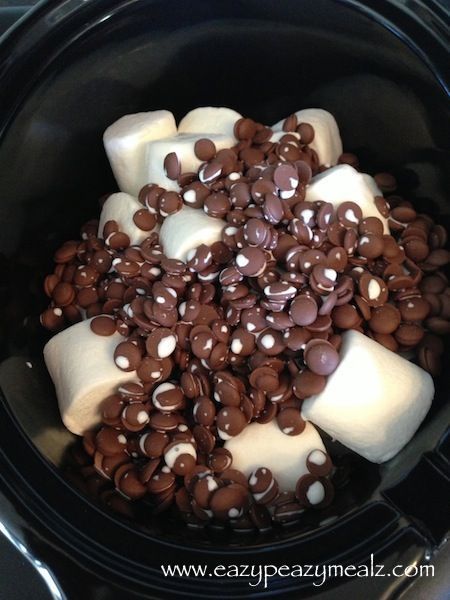 Crockpot Smore Fondue 1/2 cup cream 10 oz marshmallows 15 oz milk choc All in crockpot 1-1half hours  Serve with straws, crackers, marshmallows Crockpot Fondue, Dessert Parfait, Crock Pot Desserts, Fondue Recipes, Dessert Dips, Cake Bars, S'mores, Eat Dessert First, Yummy Sweets