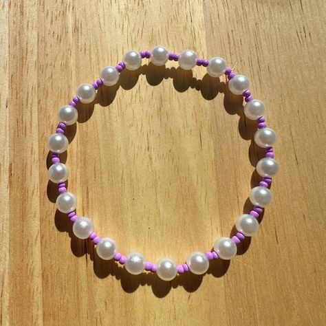 Color Combinations For Bracelets, Purple Bracelet Ideas, Ideas Para Pulseras, Pearl Bracelet Ideas, Purple Beaded Bracelets, Clay Bead Necklace, Pearl Beaded Bracelet, Beautiful Beaded Bracelet, Polymer Clay Bracelet