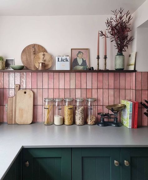 Lick on Instagram: “Pink and green, yes please! 🍽 🎨 📸 @claudeandthehouse using #Pink01 on the walls and #Green06 on the kitchen cabinets. #LickHome…” Coral Kitchen, Ali Smith, Unfitted Kitchen, Floral Sofa, Pink Tiles, Green Cabinets, Backsplash Ideas, Pink Kitchen, Kitchen Inspo