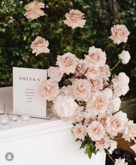 Blush Modern Wedding, Bar Wedding Flowers, Bar Floral Arrangement Wedding, Modern Blush Wedding, Blush Pink Wedding Centerpieces, Timeless Modern Wedding, Bar Flowers, Blush Wedding Decor, Pink Flower Arrangements