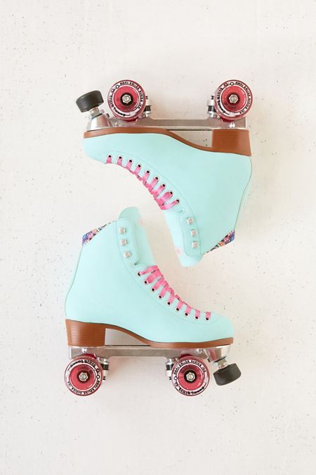 Moxi Beach Bunny Roller Skates Wedding Shoes Wedge, Wedge Wedding Shoes, Roller Skate Shoes, Designer Wedding Shoes, Roller Disco, Roller Skaters, Blue Wedges, Roller Girl, Burton Snowboards