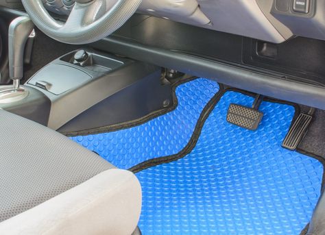 Clean Car Mats in Dishwasher---What!?! Car Mats Diy, Clean Car Mats, Interior Barn Door Hardware, Car Interior Upholstery, Wash Car, Clean Car, The Dishwasher, Easy Cleaning Hacks, Car Cleaning Hacks