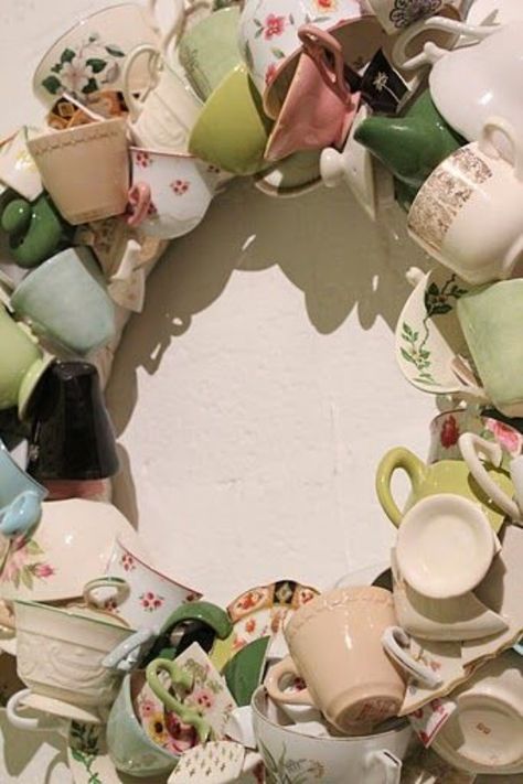 Repurposing or Reusing Broken Dishes Mug Craft Ideas, Teacup Wreath, Teacup Crafts, Mismatched China, Mug Crafts, Art Mosaic, Cup Crafts, Wreath Forms, China Cups