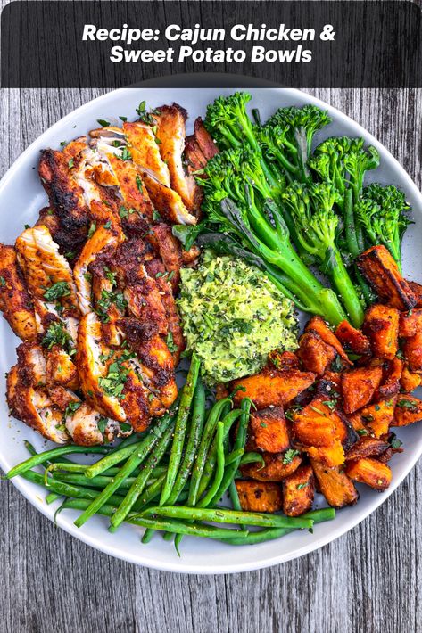 Delicious, easy to make and so versatile! Mix and match different vegetables and sides to keep each bowl interesting. This recipe starts with a homemade spice mix, as many of my chicken dishes do. Both the chicken and sweet potatoes are tossed in it then roasted. While they’re in the oven, you can prep your sides. I’ve gone with guacamole, tenderstem broccoli and green beans, but you can go with whatever you like! Potato Bowl Recipe, Potato Bowls, Sweet Potato Bowls, Plats Healthy, Healthy Bowls Recipes, Chicken Sweet Potato, Healthy Bowls, Cajun Chicken, Health Dinner