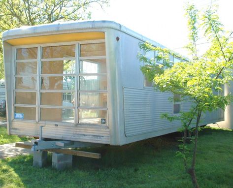 1950 Spartan Carousel for sale - tin can tourists Vintage Trailers For Sale, Vintage Campers For Sale, Camper Vintage, Tin Can Tourist, Vintage Camper Remodel, Trailer Interior, Mobile Home Living, Vintage Rv, A Small House