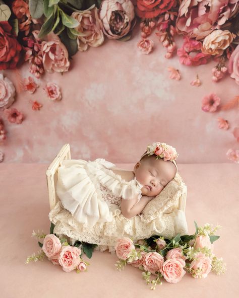 The cutest ❤️ #newborn #newborns #newbornphotography #newbornphotographer Baby Girl Newborn Photoshooting Ideas, Easter Newborn Photoshoot, Easter Newborn, Photoshooting Ideas, Baby Surprise Announcement, Baby Surprise, Newborn Baby Photography, Newborn Photoshoot, Photoshoot Ideas