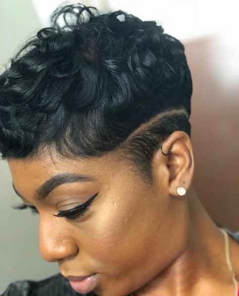 Bobcut Hairstyles, Grey Hair Colour, Perm Cut, Short Relaxed Hairstyles, Black Hair Short Cuts, Short Hair Waves, Short Hair Images, Natural Hair Short Cuts, Cut Life