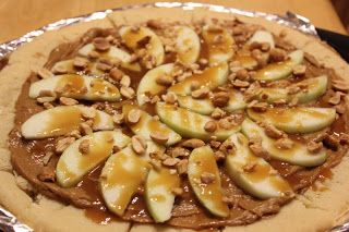 Taffy Apple Pizza, Pampered Chef Desserts, Dessert Pizzas, Top Desserts, Taffy Apple, Apple Pizza, Sugar Addict, Pampered Chef Party, Annual Halloween Party