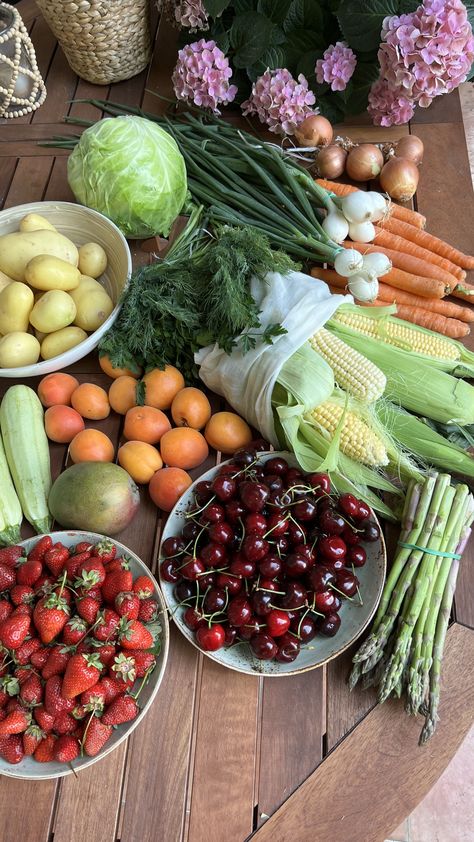 Fruit Garden Aesthetic, Atkins Diet Plan, Vegetable Harvest, Fruit And Veggie, Healthy Food Motivation, Food Goals, Healthy Lifestyle Tips, Mindful Eating, Fruit And Veg