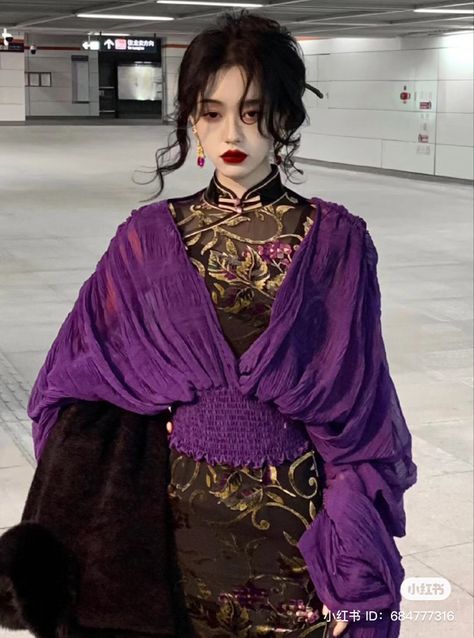 Asian Vampire, Gothic Kimono Outfit, Gothic Japanese Street Fashion, Witchy Runway Fashion, Dark Kimono Traditional, Unusual Outfits, Fairytale Fashion, Gothic Lolita, Fantasy Clothing