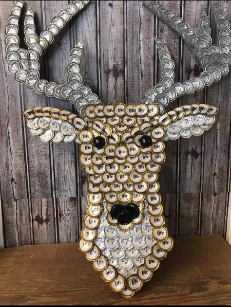 Mermaid Bottle Cap, Deer Bottle Cap Art, Beer Bottle Crafts Decoration, Recycled Materials Art Projects, Bottle Caps Ideas, Beer Bottle Top Crafts, Beer Cap Crafts Diy, Beer Cap Projects, Bottlecap Crafts