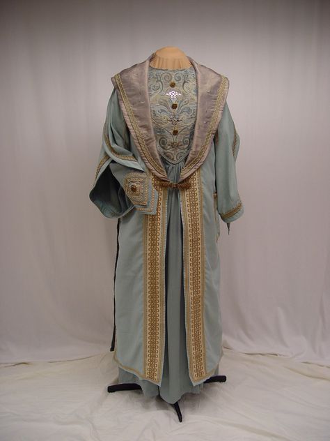 Dumbledore's Robe from Harry Potter Harry Potter Robes Aesthetic, Wizard Robes Aesthetic, Larp Wizard, Magic Uniform, Dumbledore Costume, Dumbledore Wand, Royal Robes, Wizard Robe, Wizard Robes