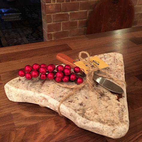 Rustic & Chic our granite cheese boards are ready for giving! Free shipping! 🎁🎁🎁 Granite Charcuterie Board, Leftover Granite Ideas, Granite Remnants, Marble Tray, Wood Crafts Diy, Marble Granite, Diy Hacks, Rustic Chic, Charcuterie Board