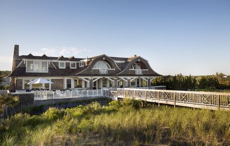 Cedar Shingle Homes, Water Front Homes, Loft Cottage, Shope Reno Wharton, Houses Styles, Beach Houses Architecture, Cottage Lake House, Nantucket House, Hamptons Cottage