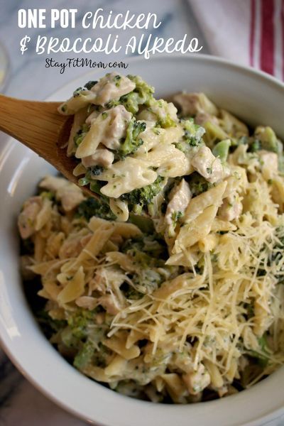 Cheesy Chicken And Broccoli Shells, Shell Noodle Recipes, Chicken Broccoli Shells, Traybake Chicken, Chicken Traybake, Chicken Broccoli Alfredo, Broccoli Alfredo, Cheesy Chicken Broccoli, Macro Friendly Recipes