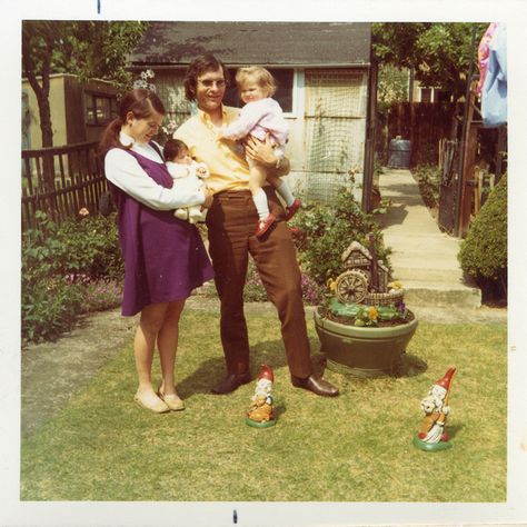 70s Family Aesthetic, Family Vintage Aesthetic, Vintage Gardening Photos, Cute Family Photos Aesthetic, Vintage Family Aesthetic, 1980s Family Photos, 60s Family Photos, 90s Family Photos Aesthetic, Old Family Photos Aesthetic