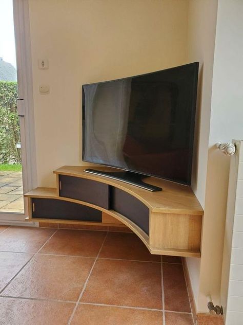 Corner Wall Tv Unit Design, Mounted Tv Corner, Corner Mounted Tv Living Room Layout, Tv Corner Wall Ideas, Floating Corner Tv Stand, Tv In Corner Of Living Room Layout, Corner Wall Mounted Tv Ideas, Corner Tv Shelf, Corner Mounted Tv Living Room