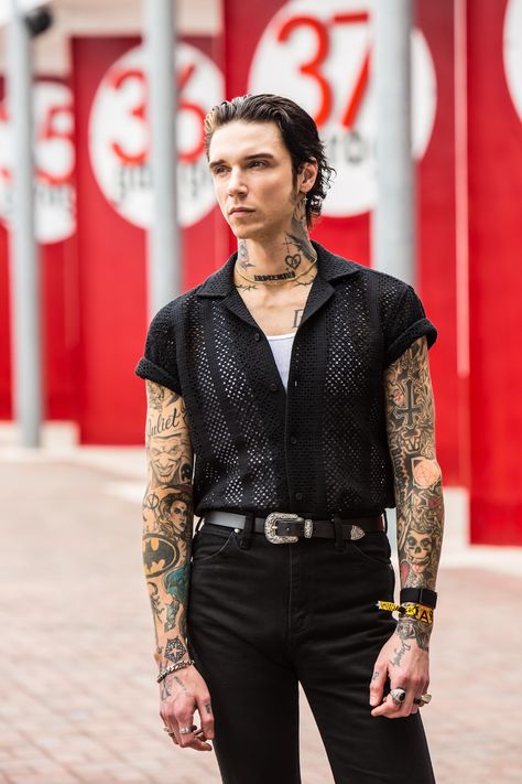 Andy Black Tattoos, Rockstar Outfit Men, Vampire Batman, Andy Biersak, Rock Star Outfit, Andy Sixx, Andy Black, Pregnant Wife, Emo Guys