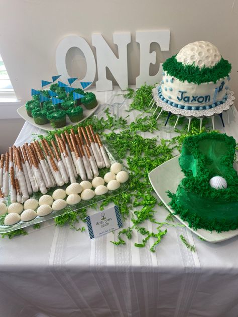 Golf First Birthday Centerpieces, Hole In One First Birthday Smash Cakes, Hole In One Dessert Table, Hole In One Cupcakes, Hole In One First Birthday Centerpieces, Golf Theme Birthday Cake, Golf Themed Cupcakes, Golf Cupcake Ideas, Hole In One Smash Cake