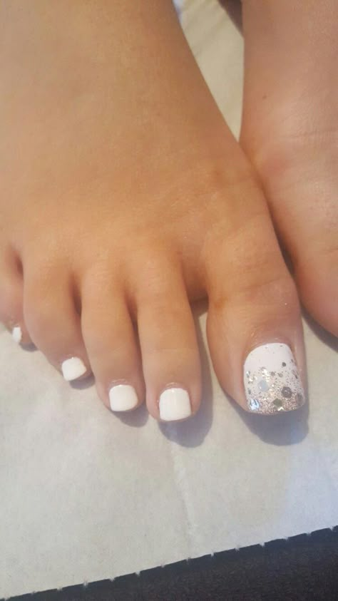 Teen Nail Art, Glitter Toe Nails, Easy Toe Nail Designs, Simple Toe Nails, December Nails, Toe Nail Color, Pretty Toe Nails, Summer Toe Nails, Cute Toe Nails